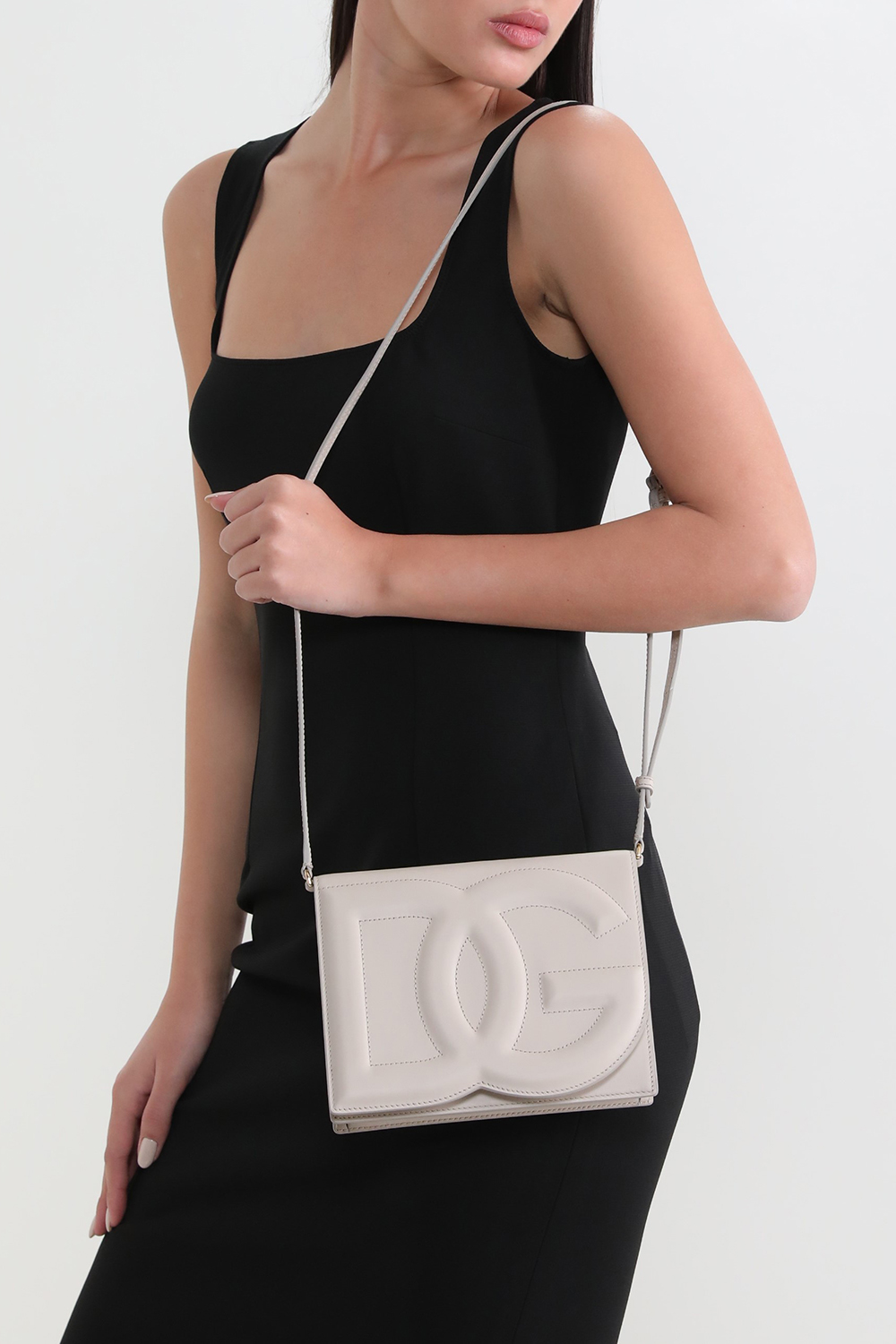 תמונת כל הלוק של תיק קרוס